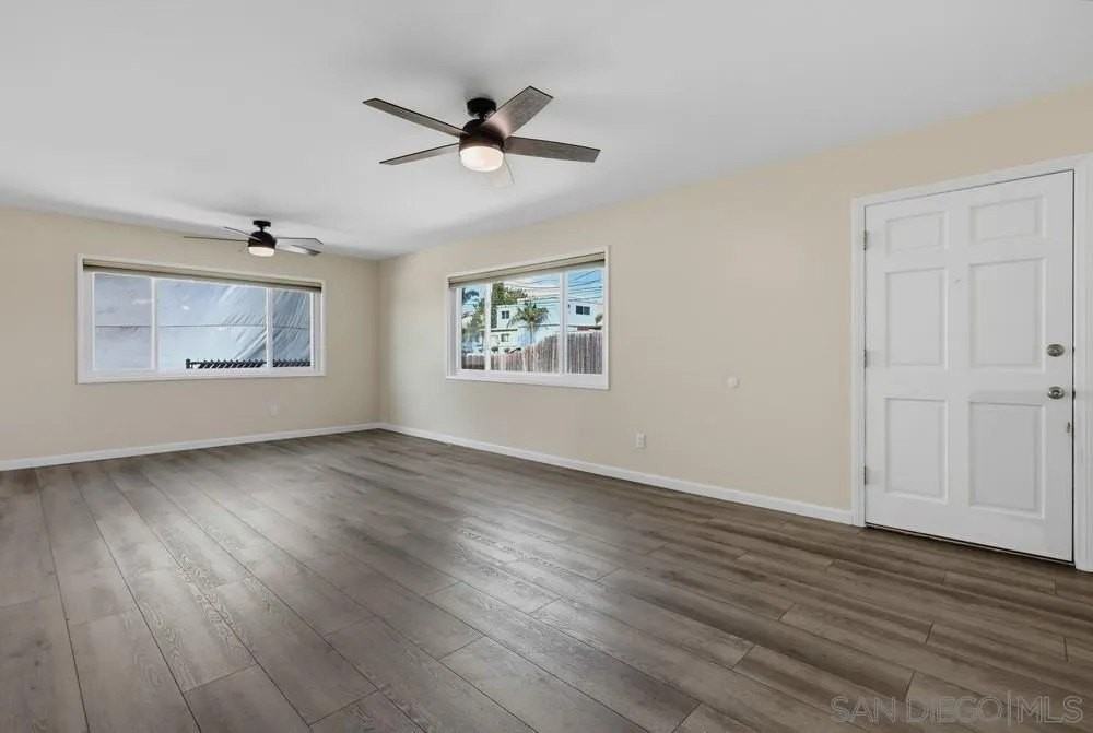330 35th St - Photo 2 of 45