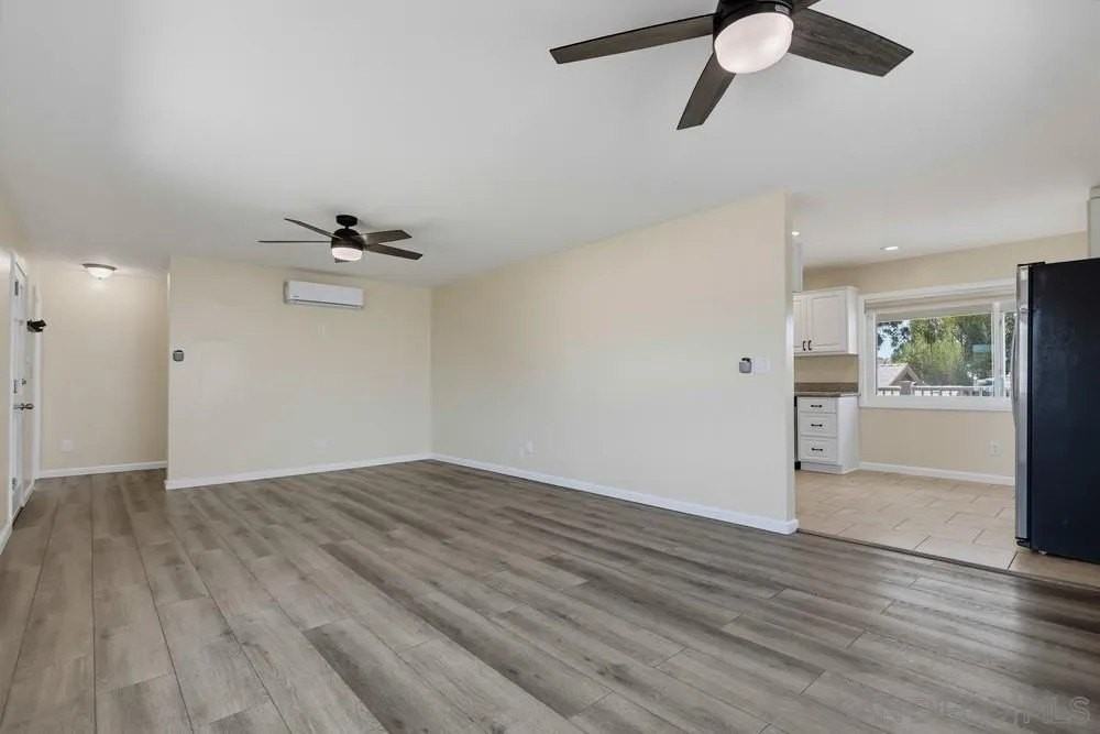 330 35th St - Photo 4 of 45
