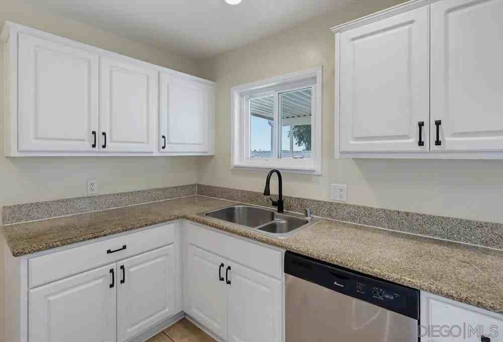 330 35th St - Photo 7 of 45
