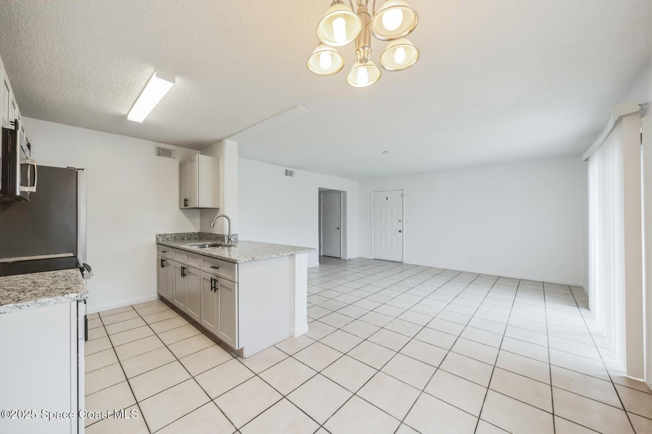 451 Mercury Ave Se #102 - Photo 6 of 20