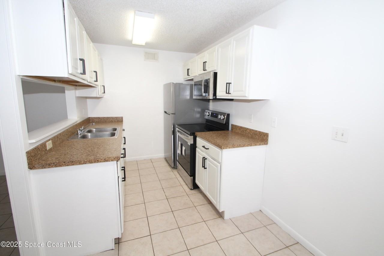 441 Mercury Ave Se #203 - Photo 2 of 17