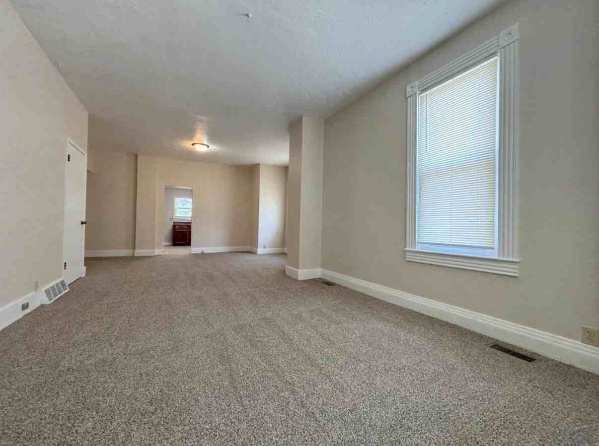 3427 Garretson Ave #1 - Photo 4 of 10