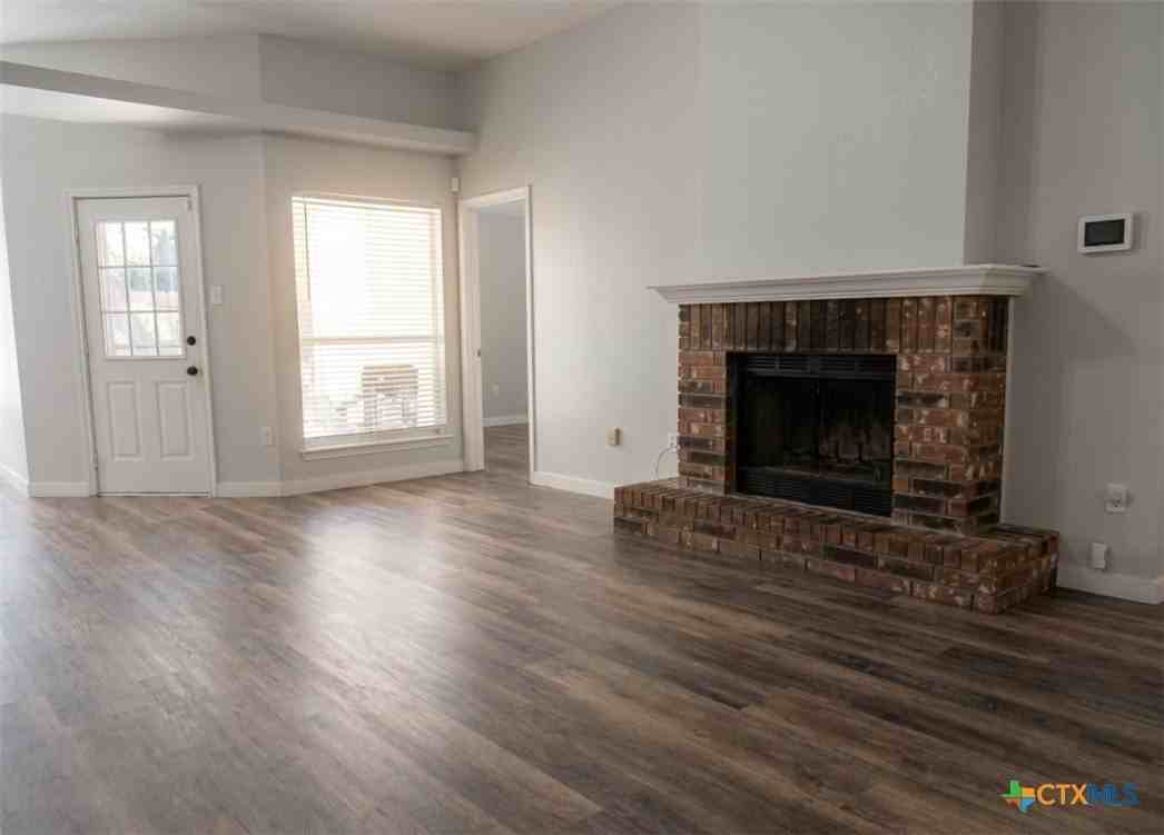 202 Appaloosa Dr - Photo 2 of 15