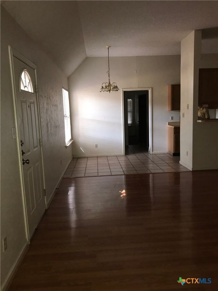 1303 N Bishop St - Photo 3 of 14