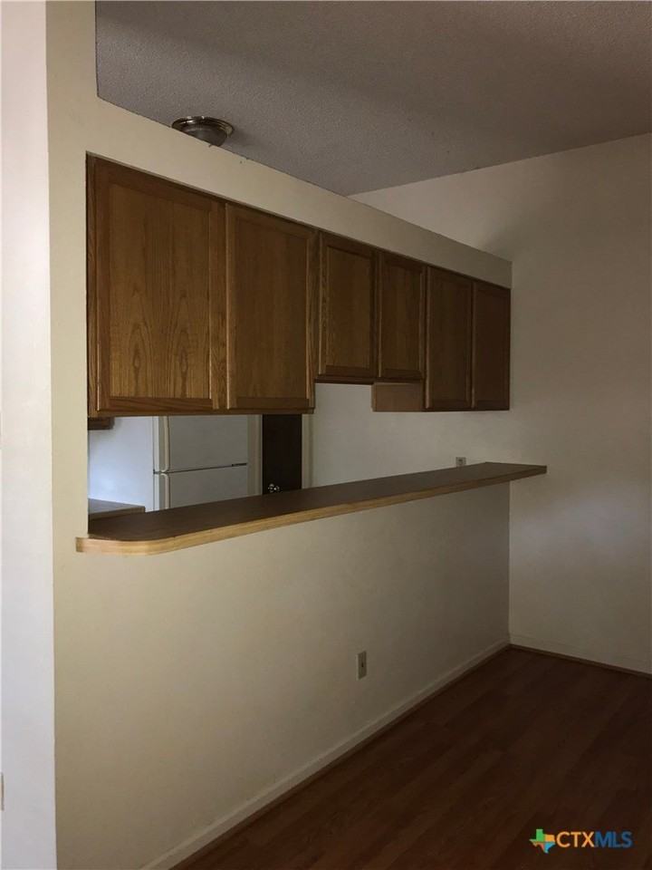 1303 N Bishop St - Photo 5 of 14
