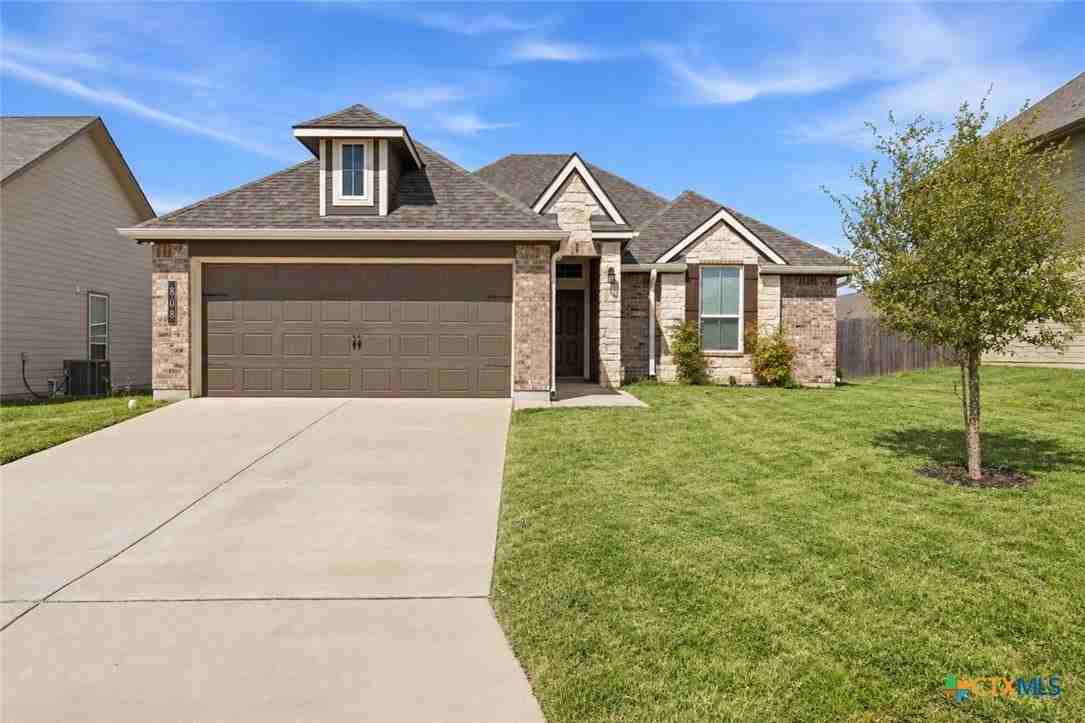 808 Fallbrook Dr - Photo 2 of 22