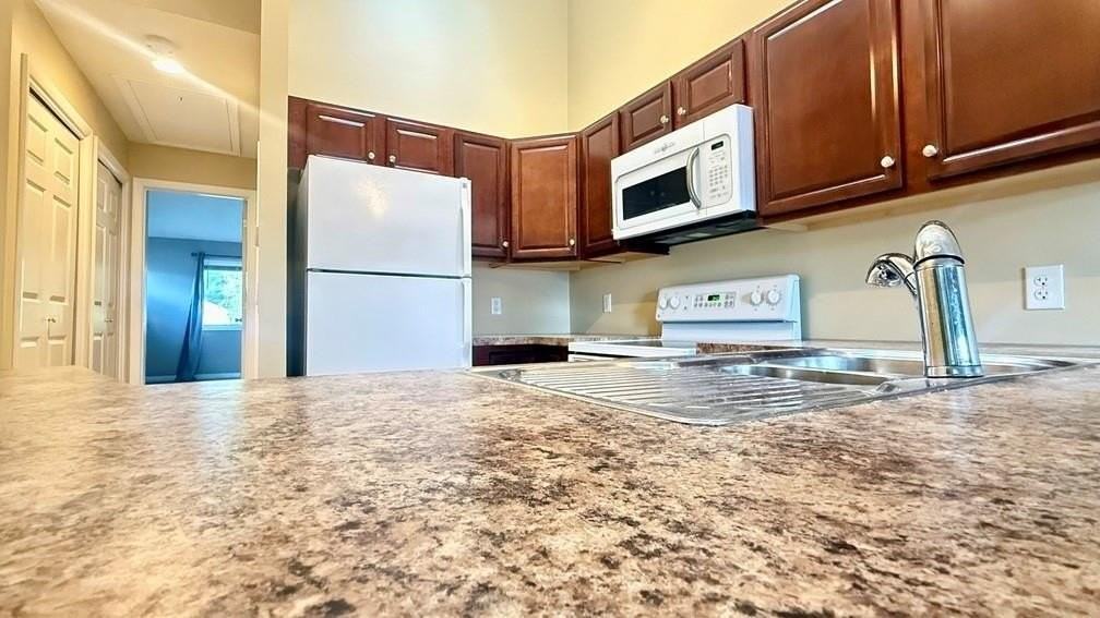 863 Stratford Ln - Photo 5 of 31