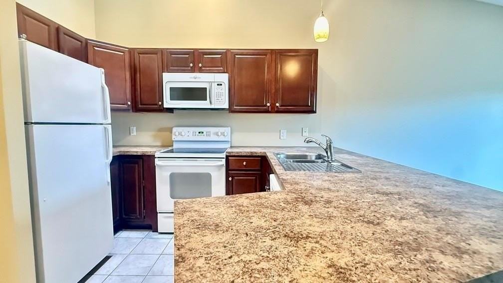 863 Stratford Ln - Photo 6 of 31