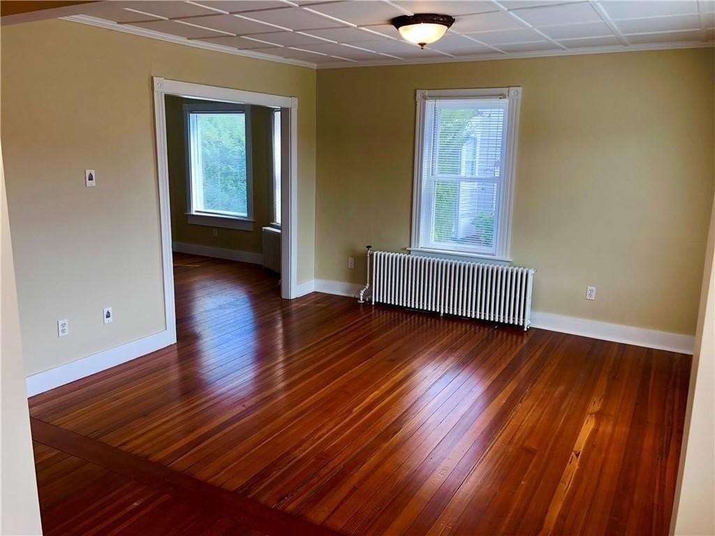 673 Aquidneck Ave - Photo 4 of 32