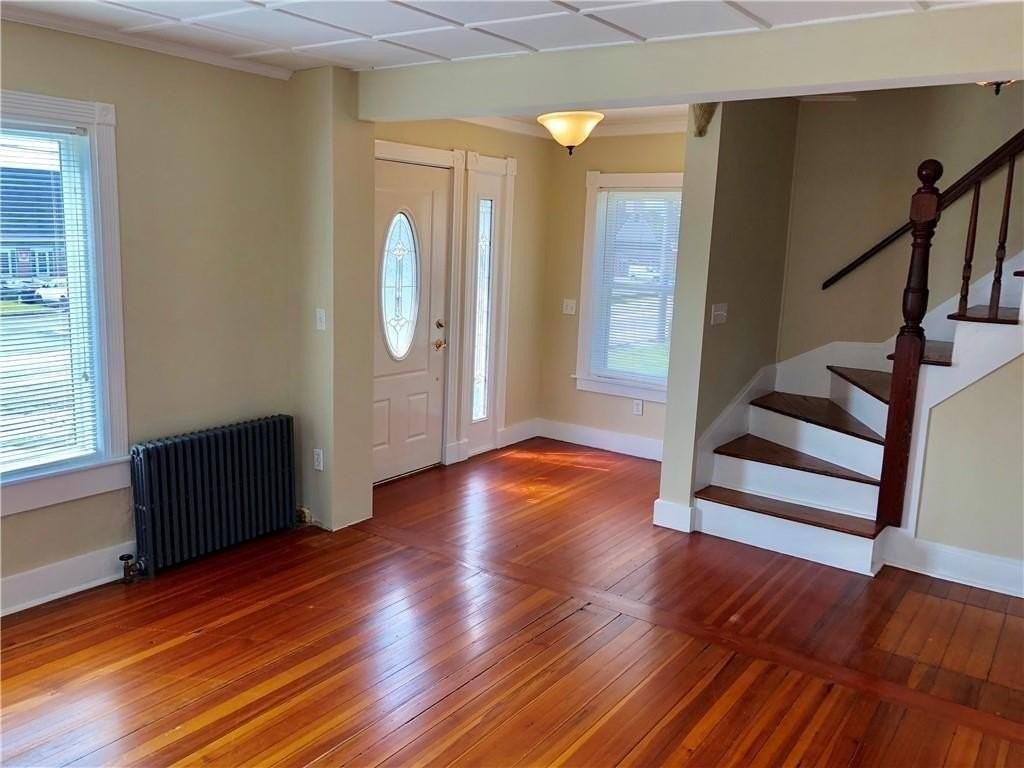 673 Aquidneck Ave - Photo 5 of 32