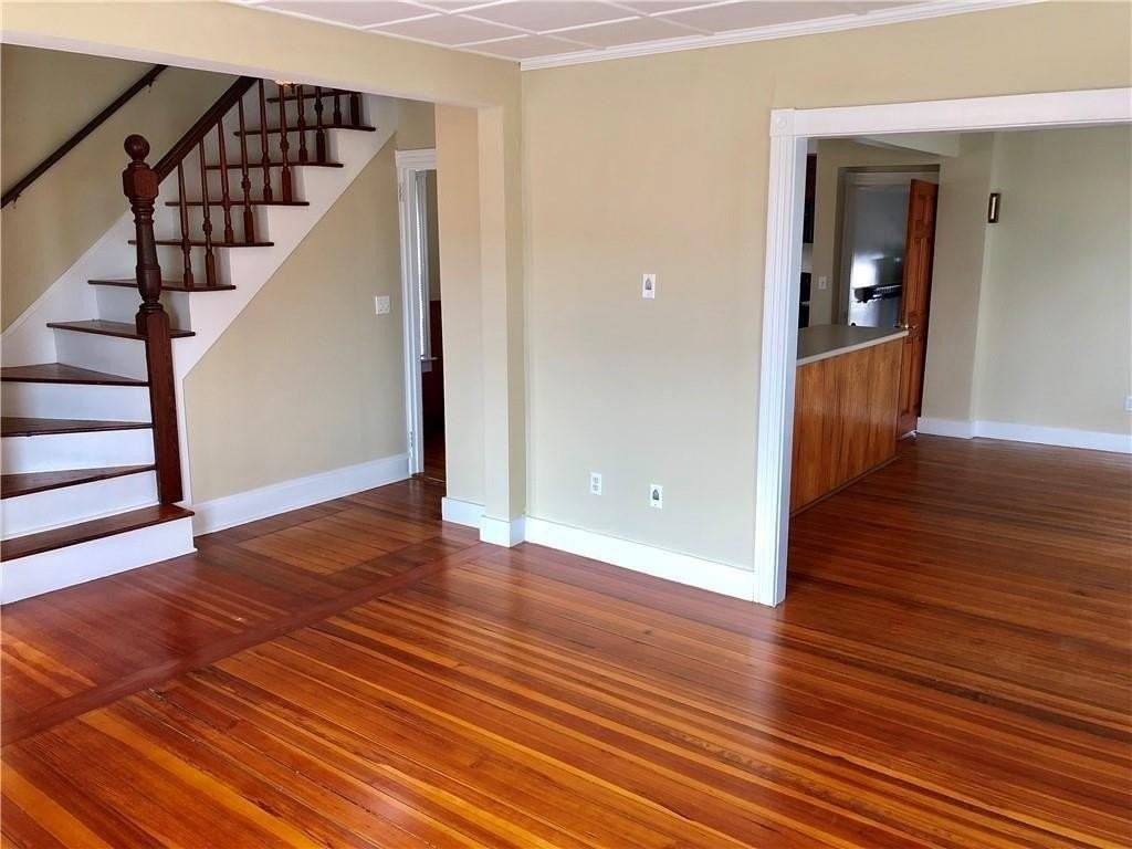 673 Aquidneck Ave - Photo 6 of 32
