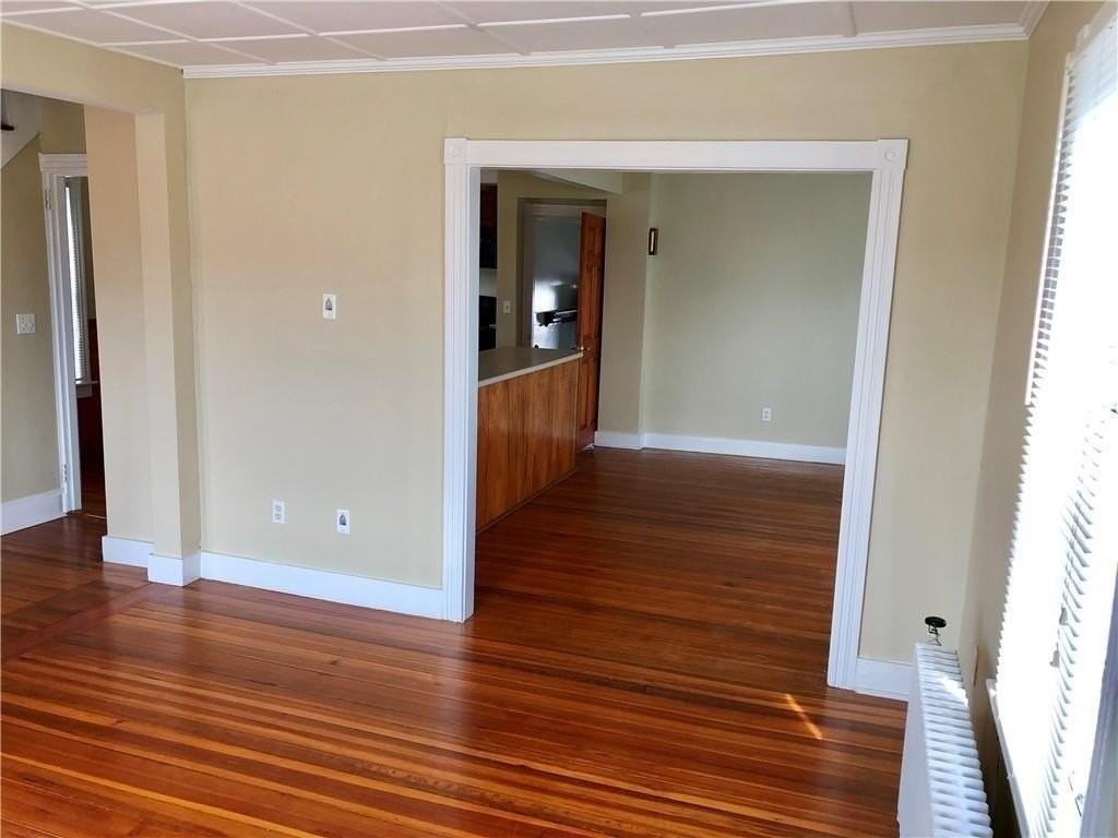 673 Aquidneck Ave - Photo 7 of 32