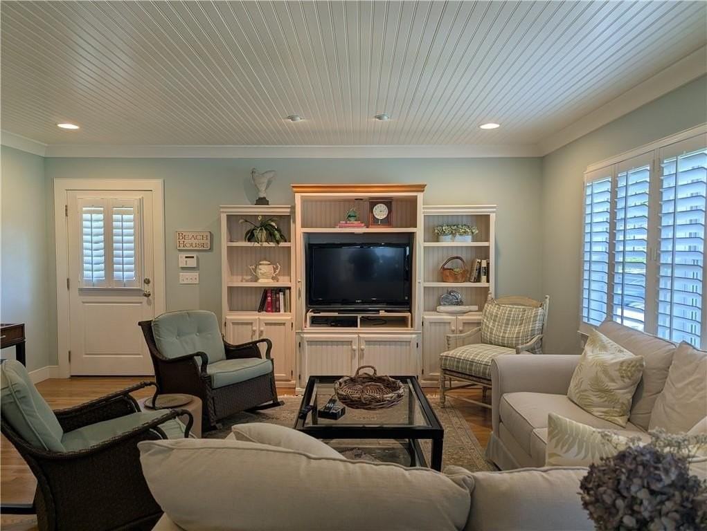 209 Pond Shore Dr - Photo 3 of 14