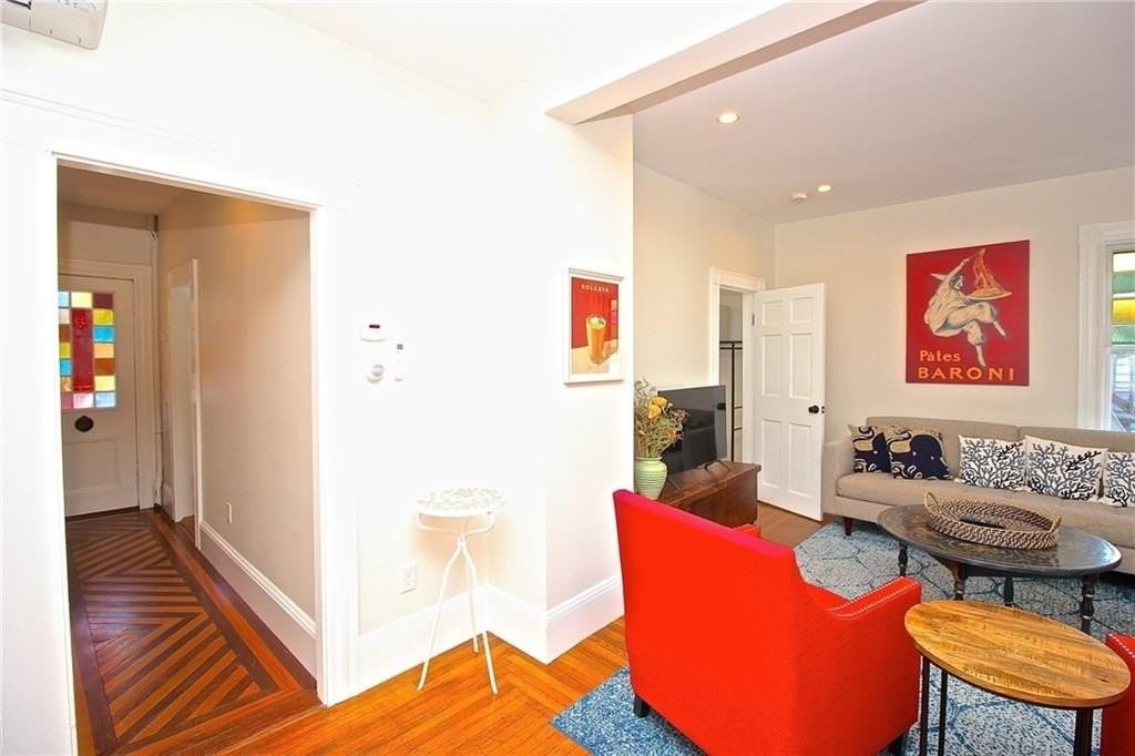 700 Thames St - Photo 7 of 50