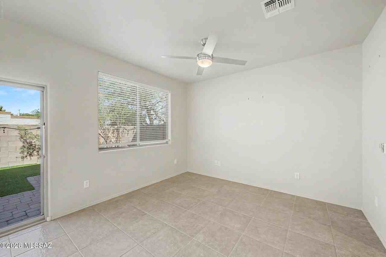 4240 E Columbus Park Pl - Photo 7 of 32