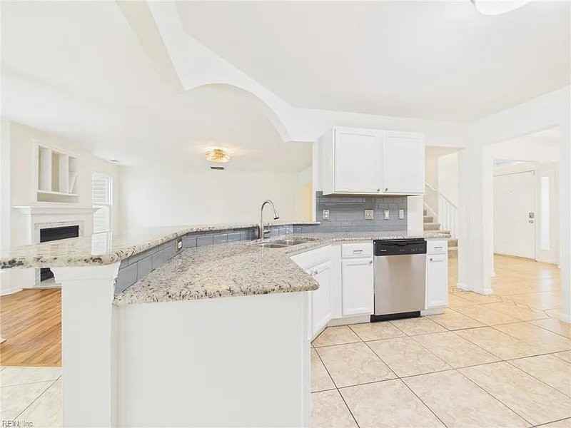 2536 Seven Kings Rd - Photo 5 of 20