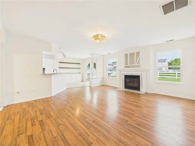2536 Seven Kings Rd - Photo 6 of 20