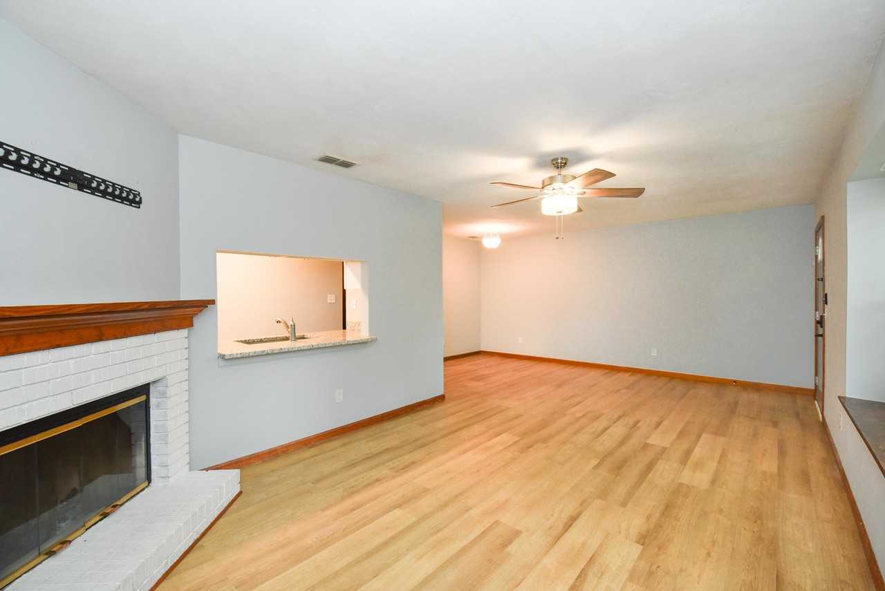 2043 Gardenbrook Ln - Photo 4 of 20