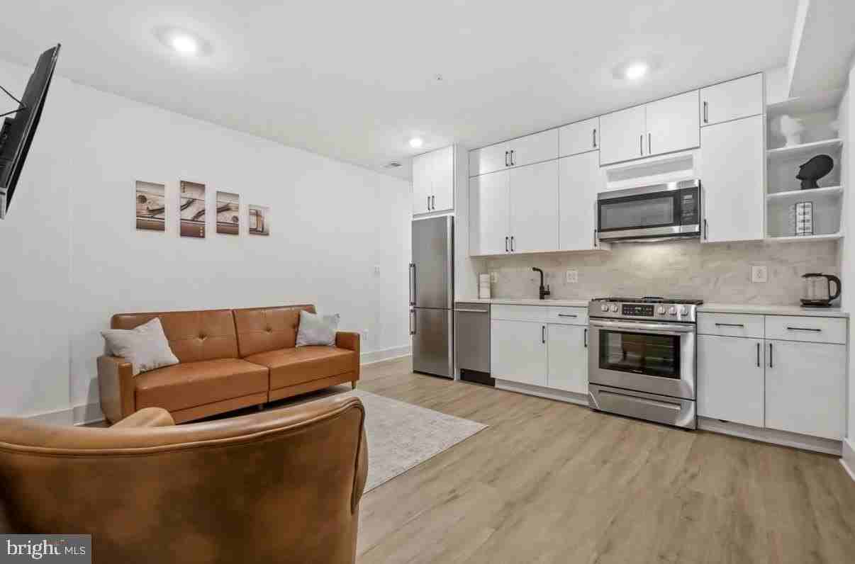 256 15th St Se #1 - Photo 4 of 11