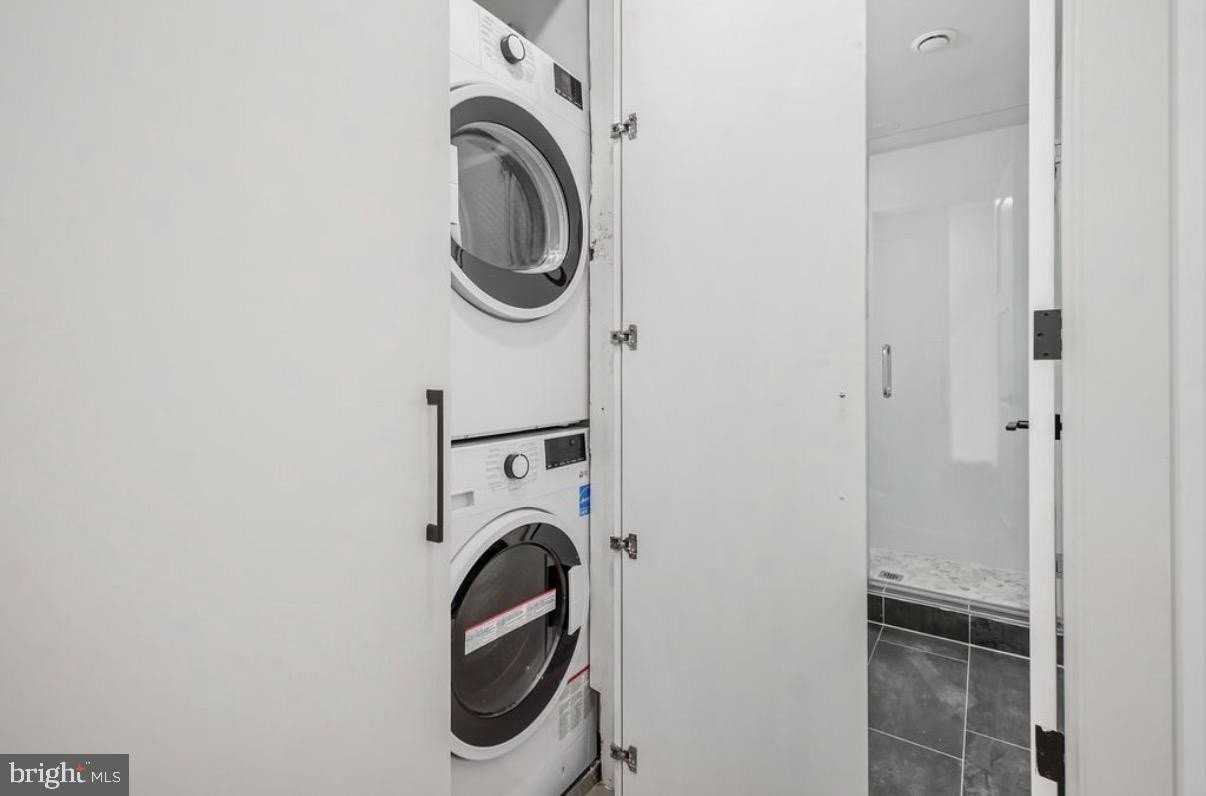 256 15th St Se #1 - Photo 6 of 11
