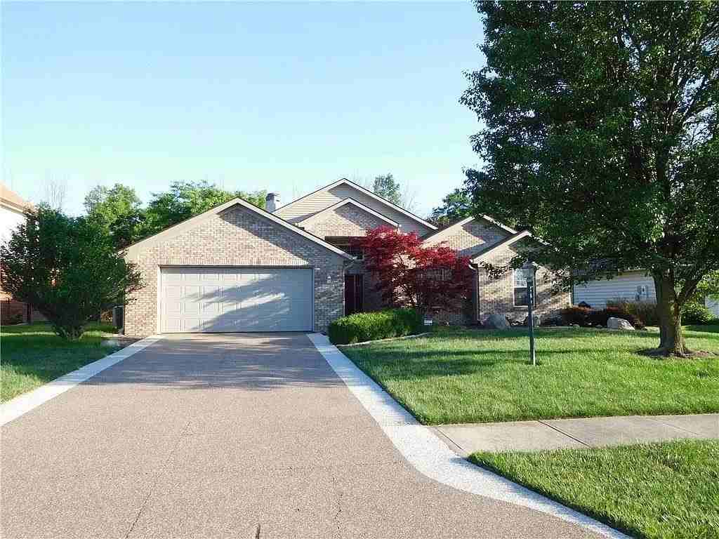 10025 Ironway Dr - Photo 2 of 17