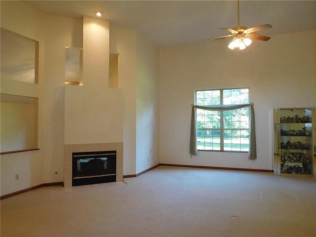 10025 Ironway Dr - Photo 5 of 17