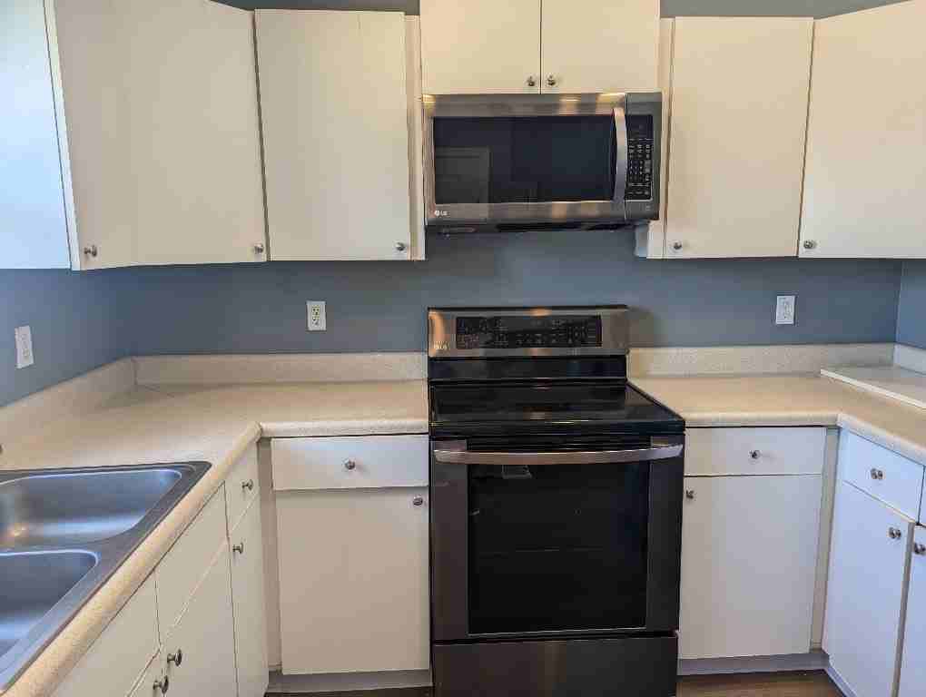 2407 Mansfield Ave S #2 - Photo 3 of 9