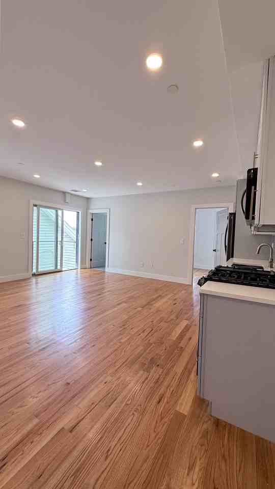 97 Condor St #5 - Photo 3 of 10