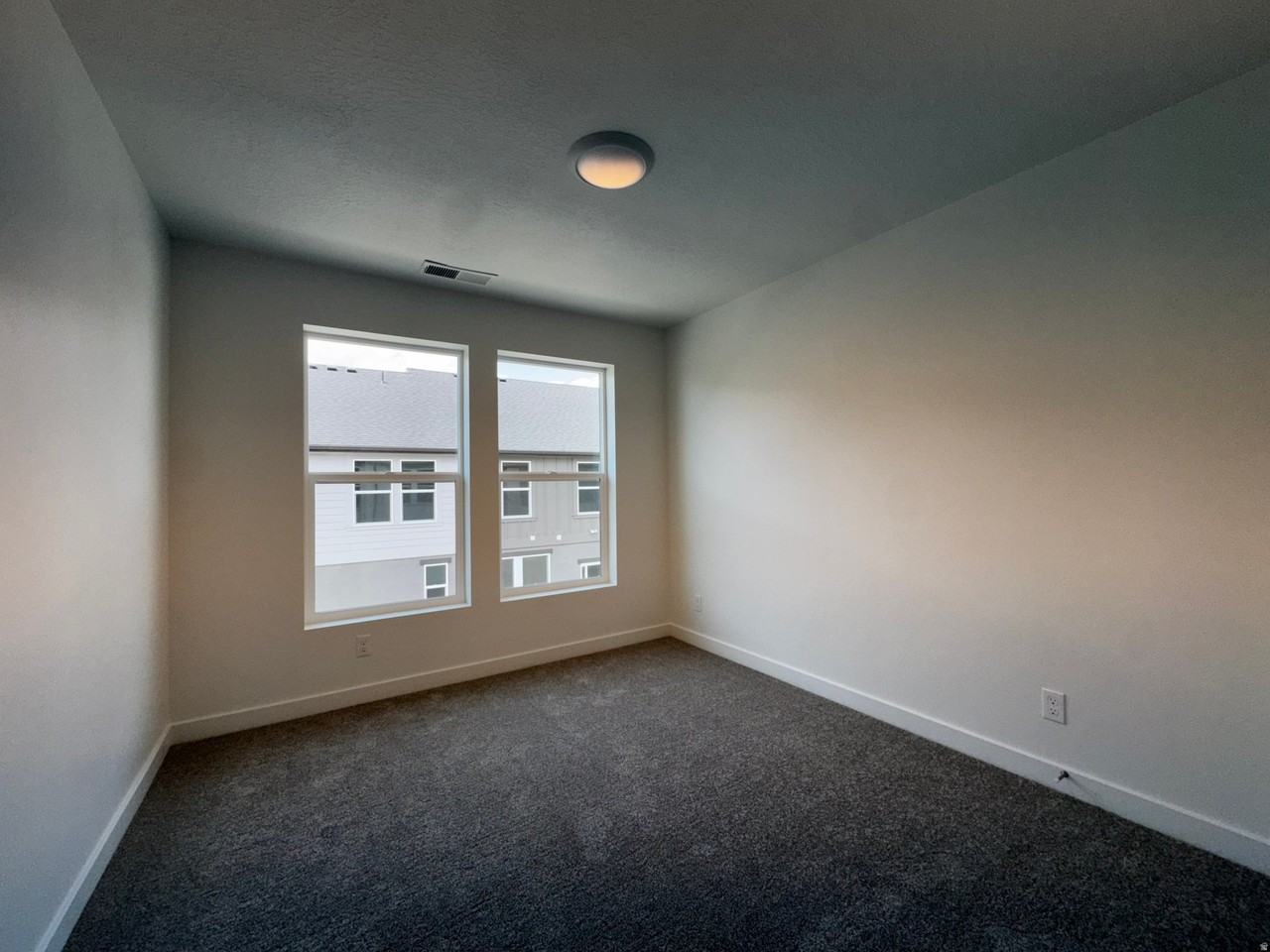 1562 Nw - Photo 3 of 16
