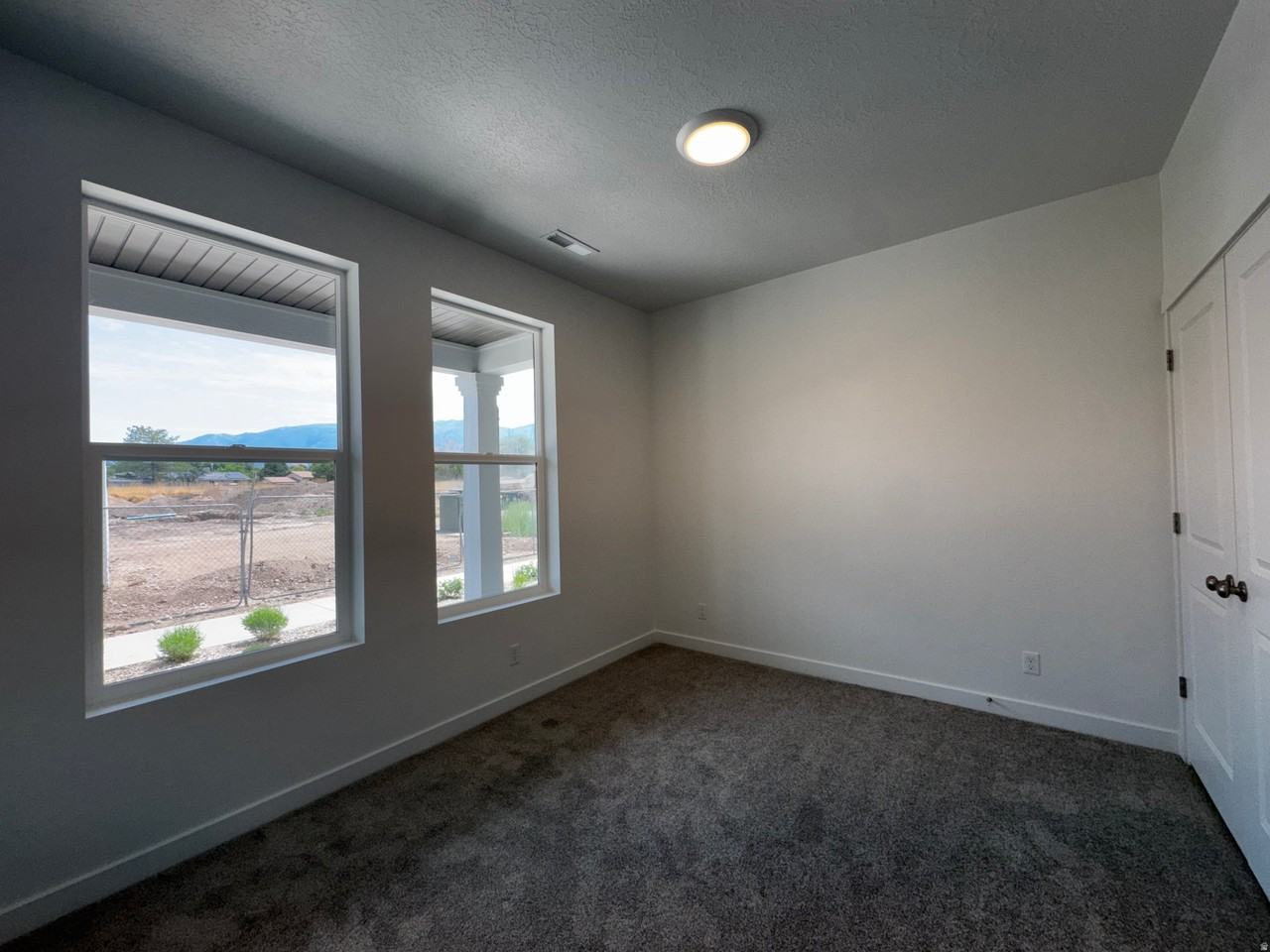 1562 Nw - Photo 4 of 16