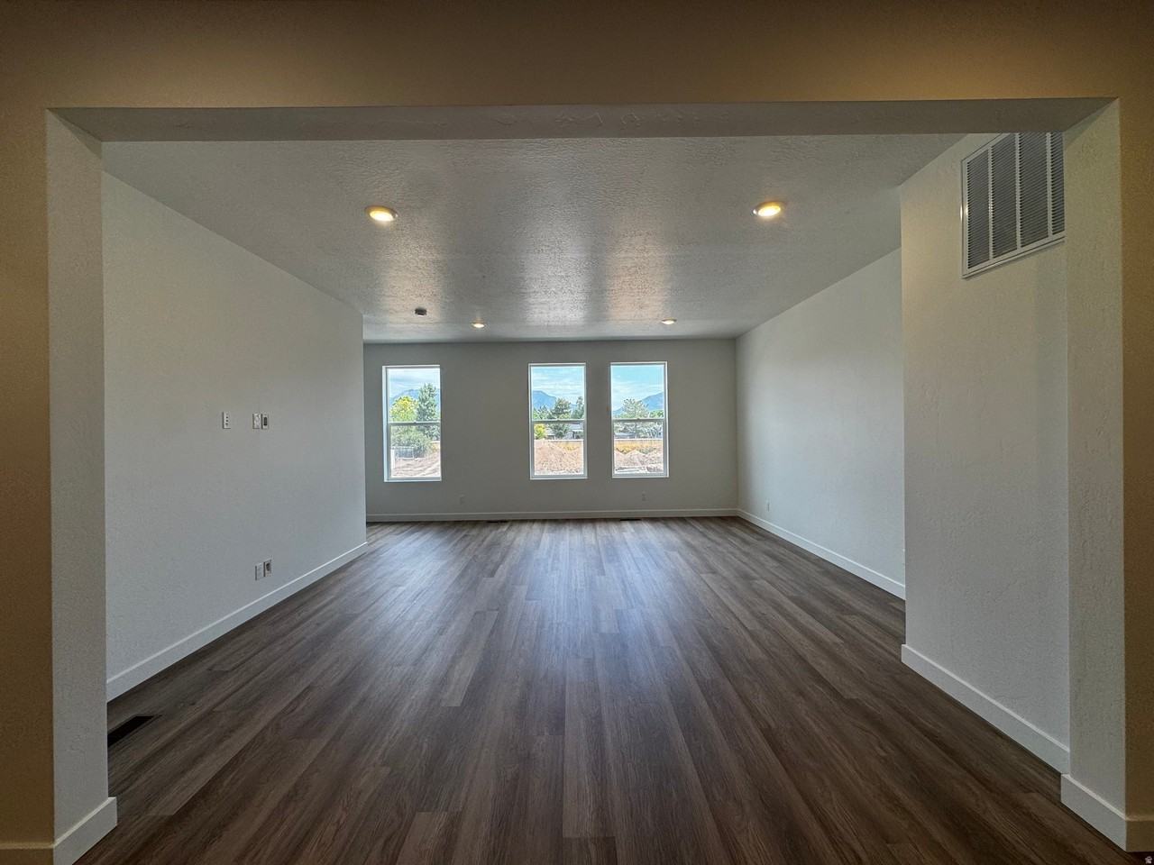 1562 Nw - Photo 5 of 16