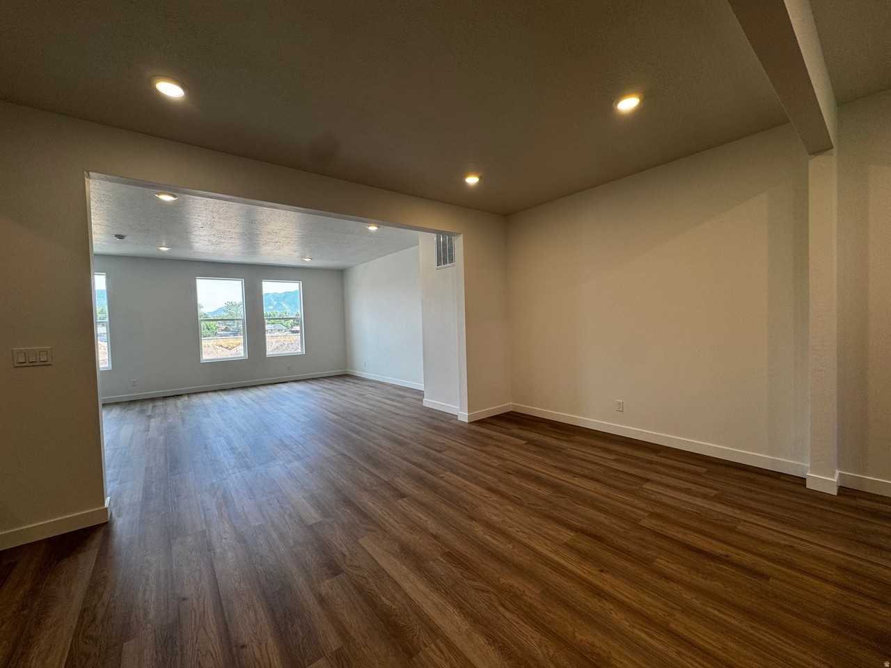 1562 Nw - Photo 6 of 16