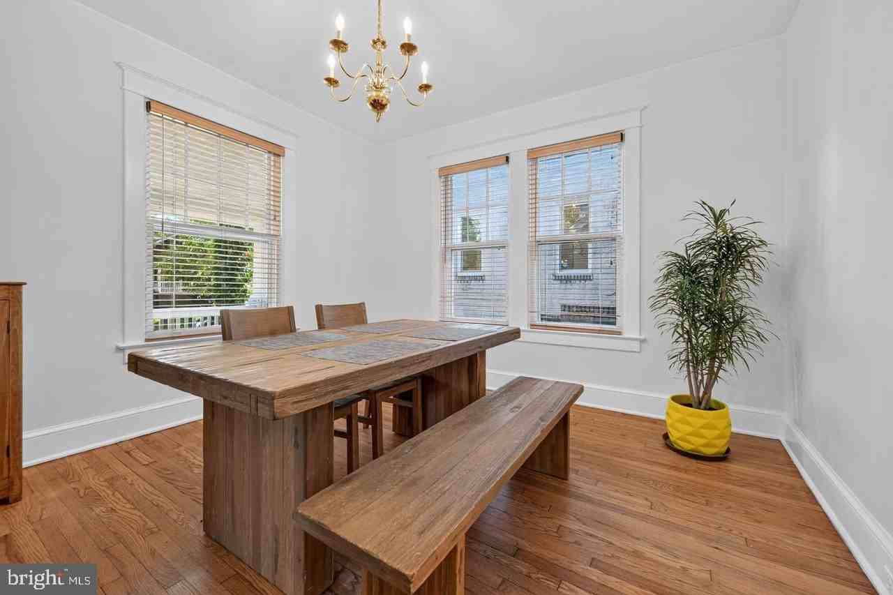 4423 P St Nw - Photo 5 of 27