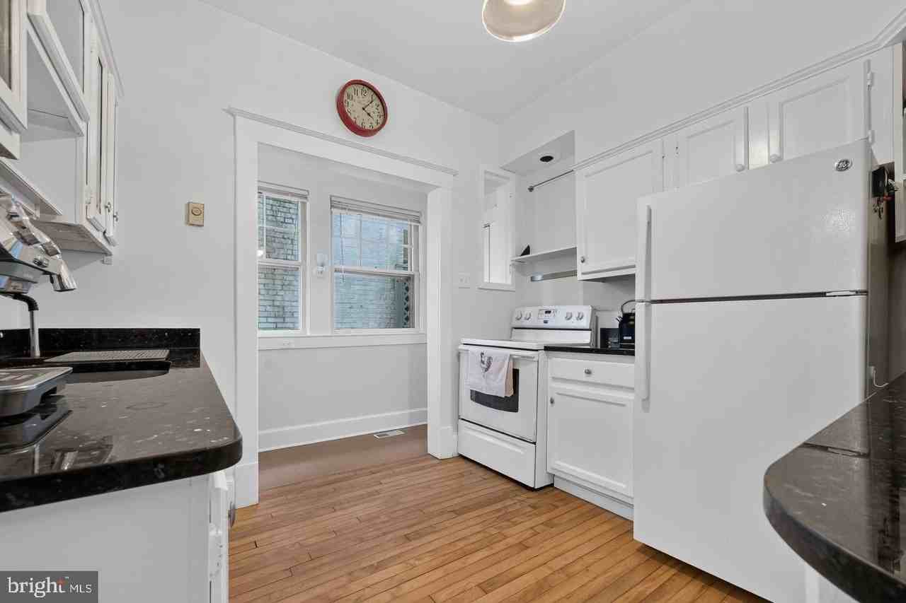 4423 P St Nw - Photo 6 of 27