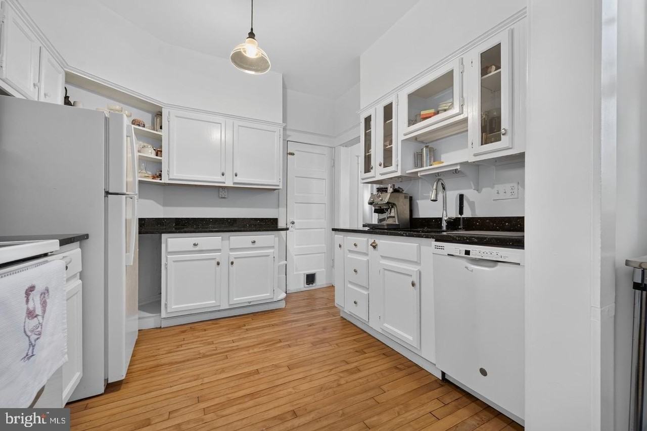 4423 P St Nw - Photo 7 of 27