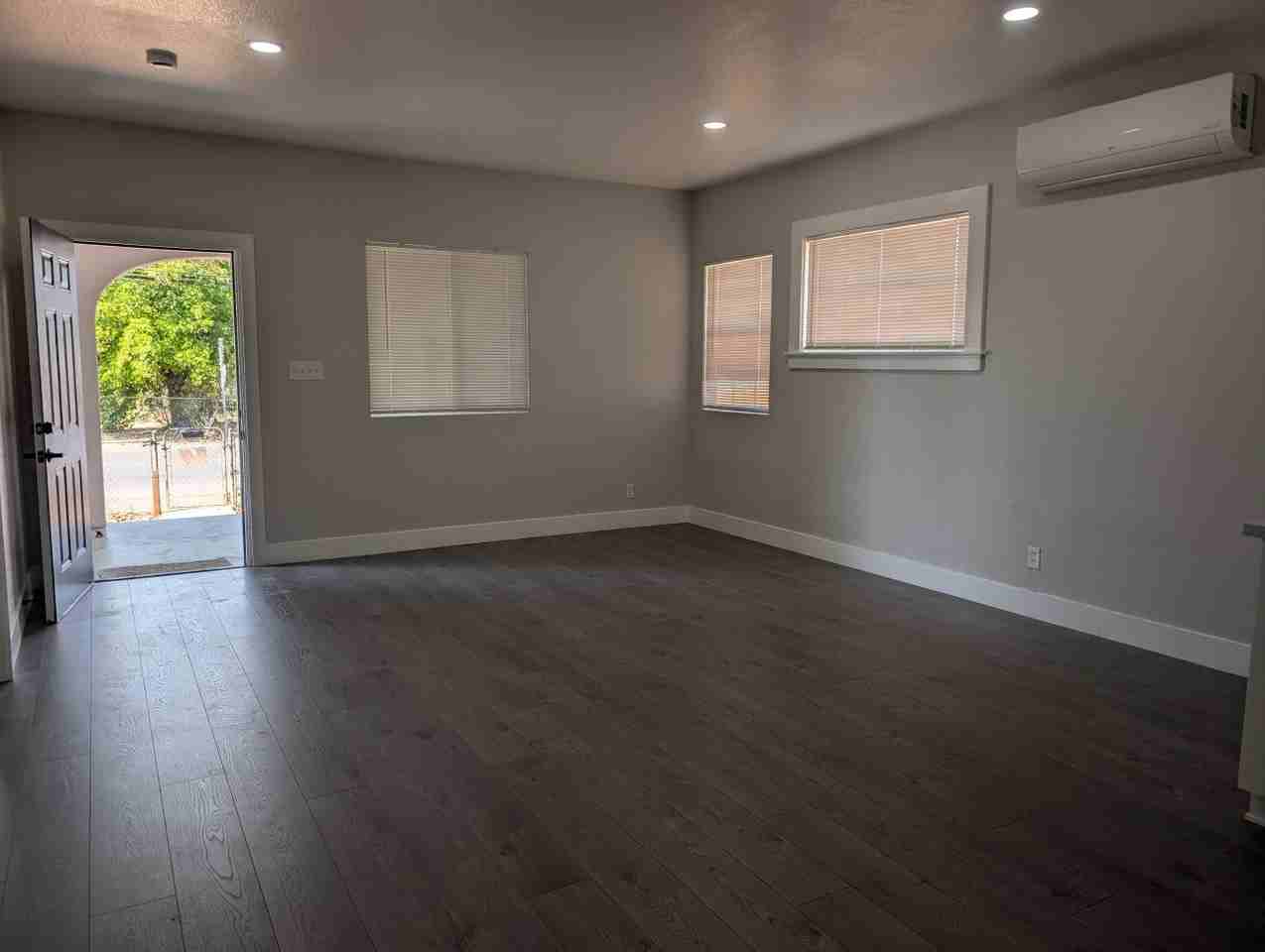3733 Myers St - Photo 3 of 13