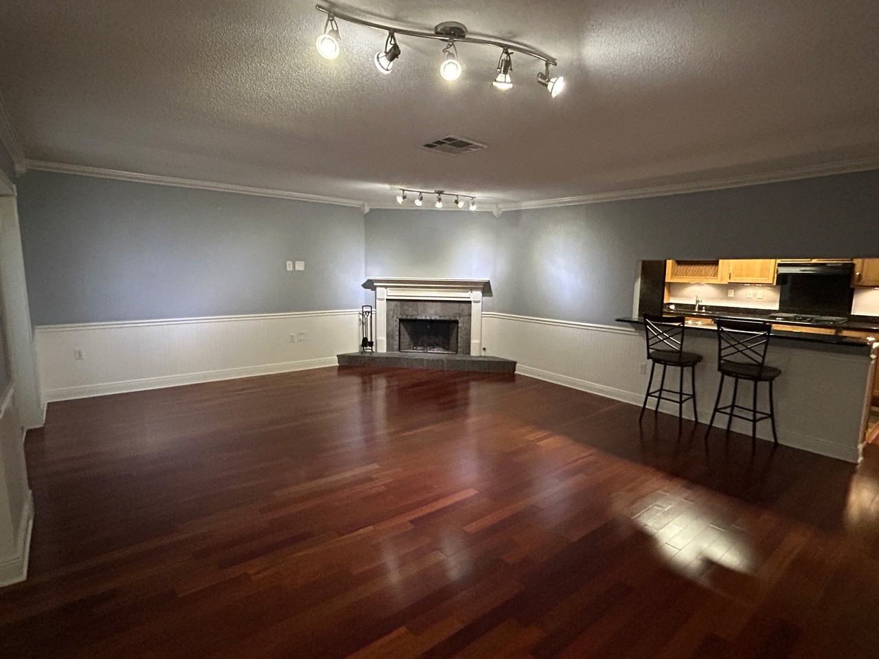 4301 California Ave - Photo 2 of 16