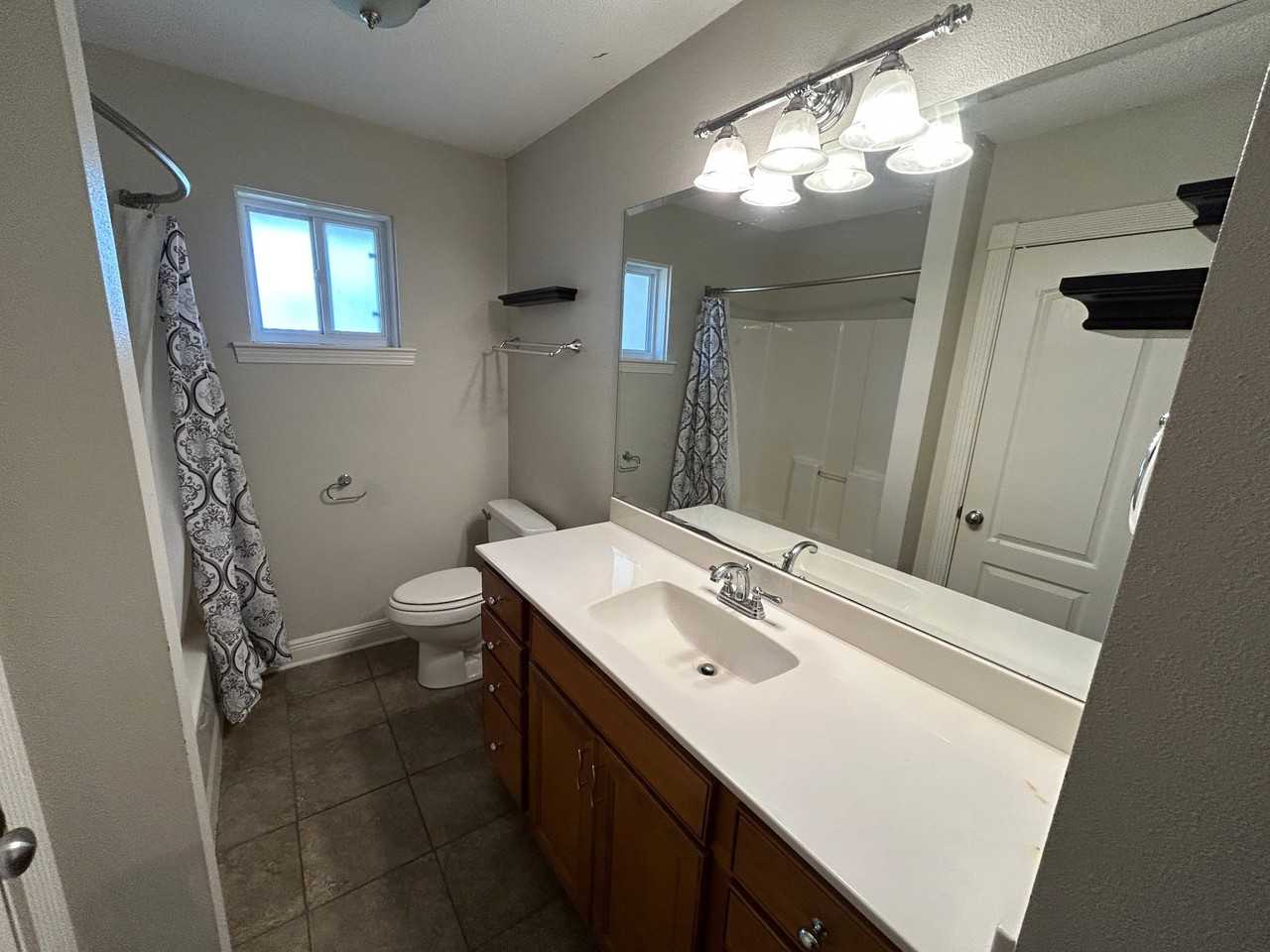 4301 California Ave - Photo 6 of 16