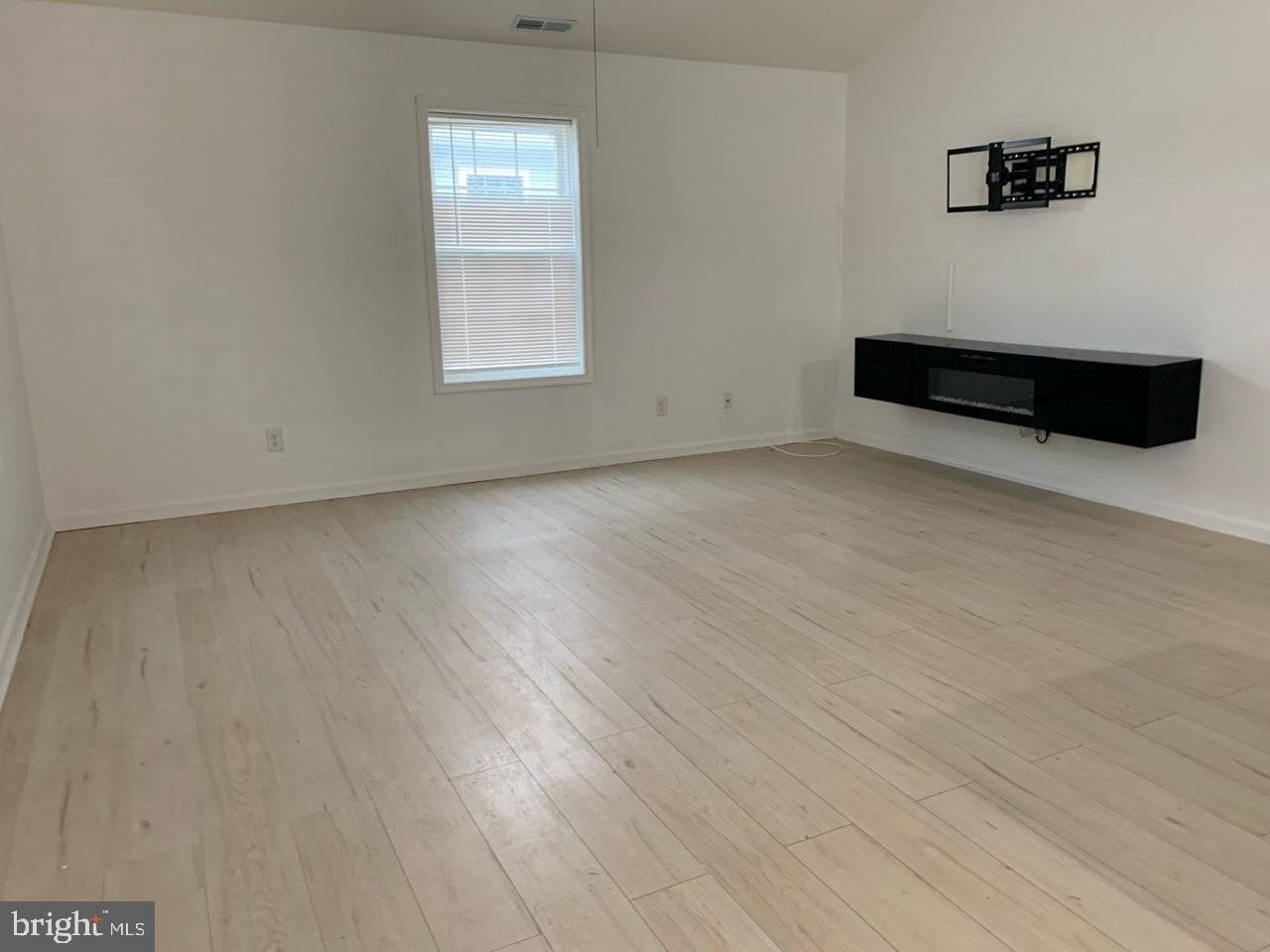 3 Peck Ave - Photo 4 of 15