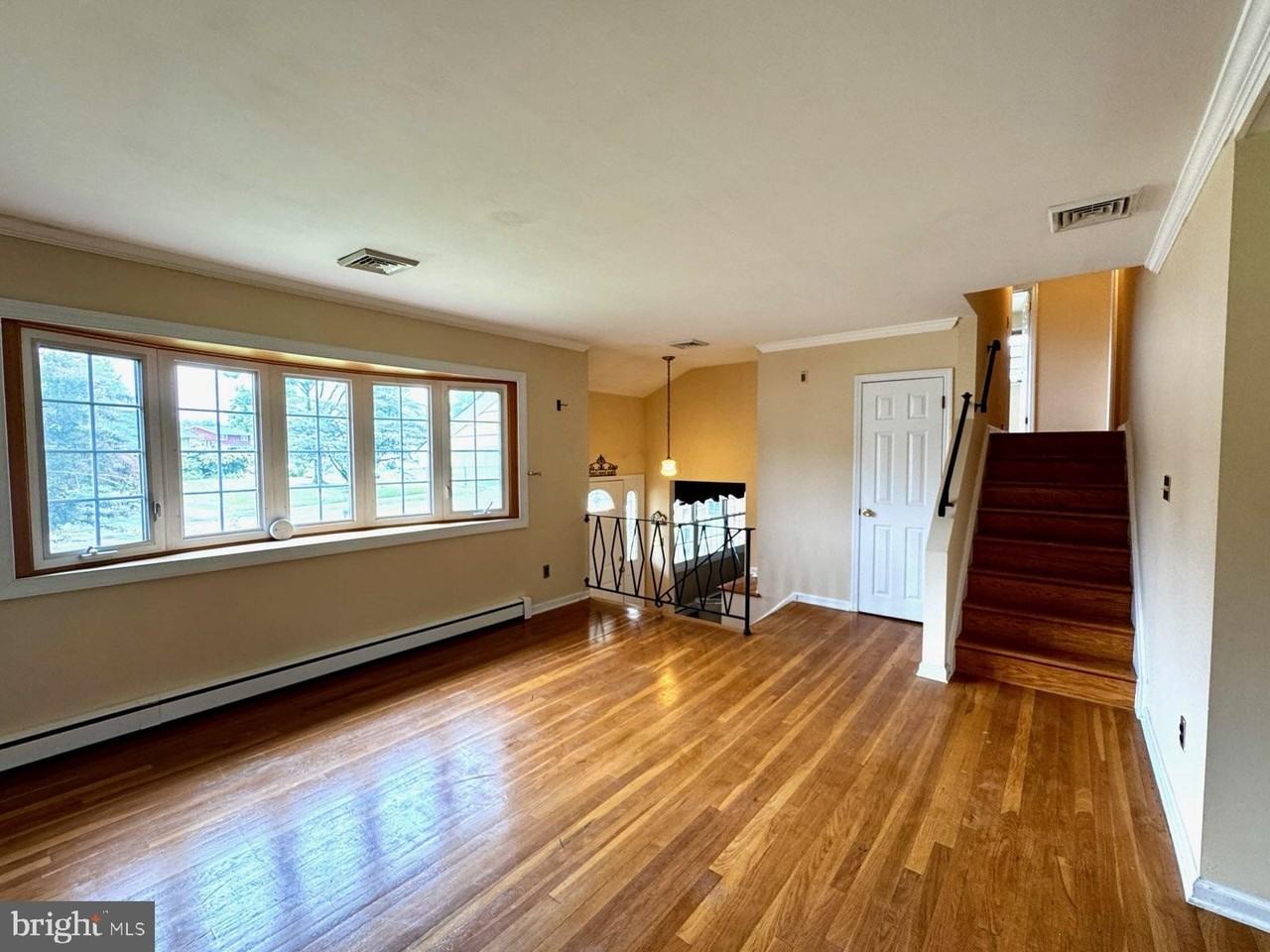 119 Forsythia Dr - Photo 2 of 10