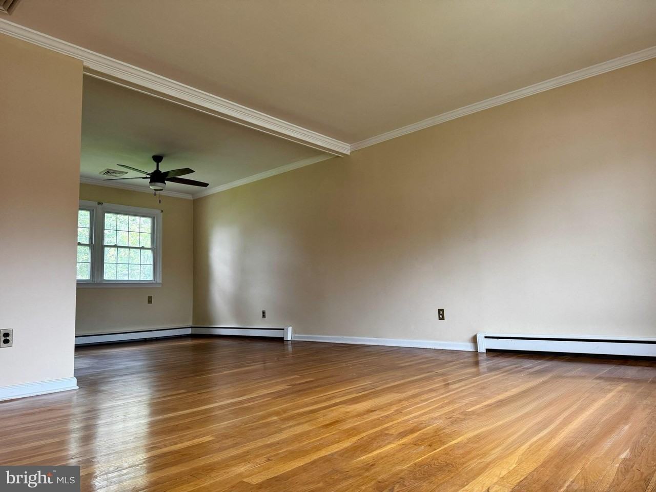 119 Forsythia Dr - Photo 5 of 10