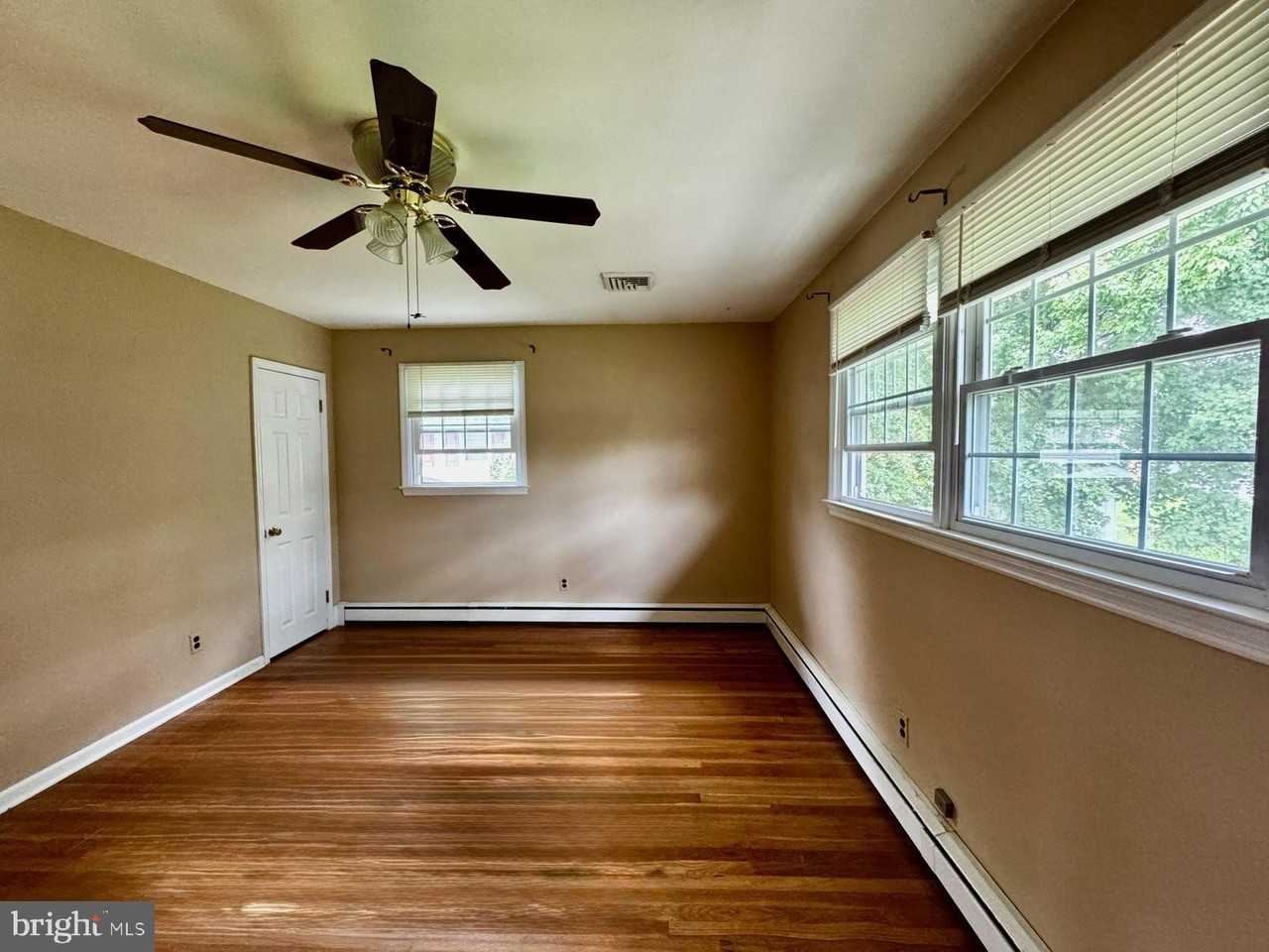 119 Forsythia Dr - Photo 6 of 10