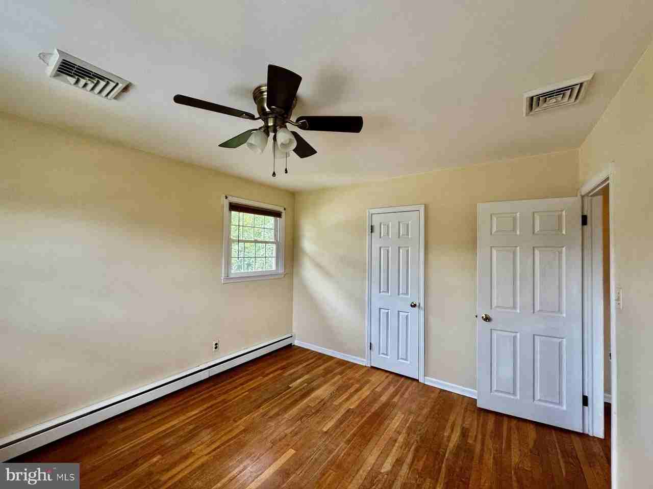 119 Forsythia Dr - Photo 7 of 10