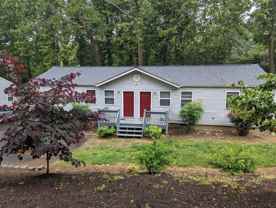 22B Iris St #B - Photo 1 of 1