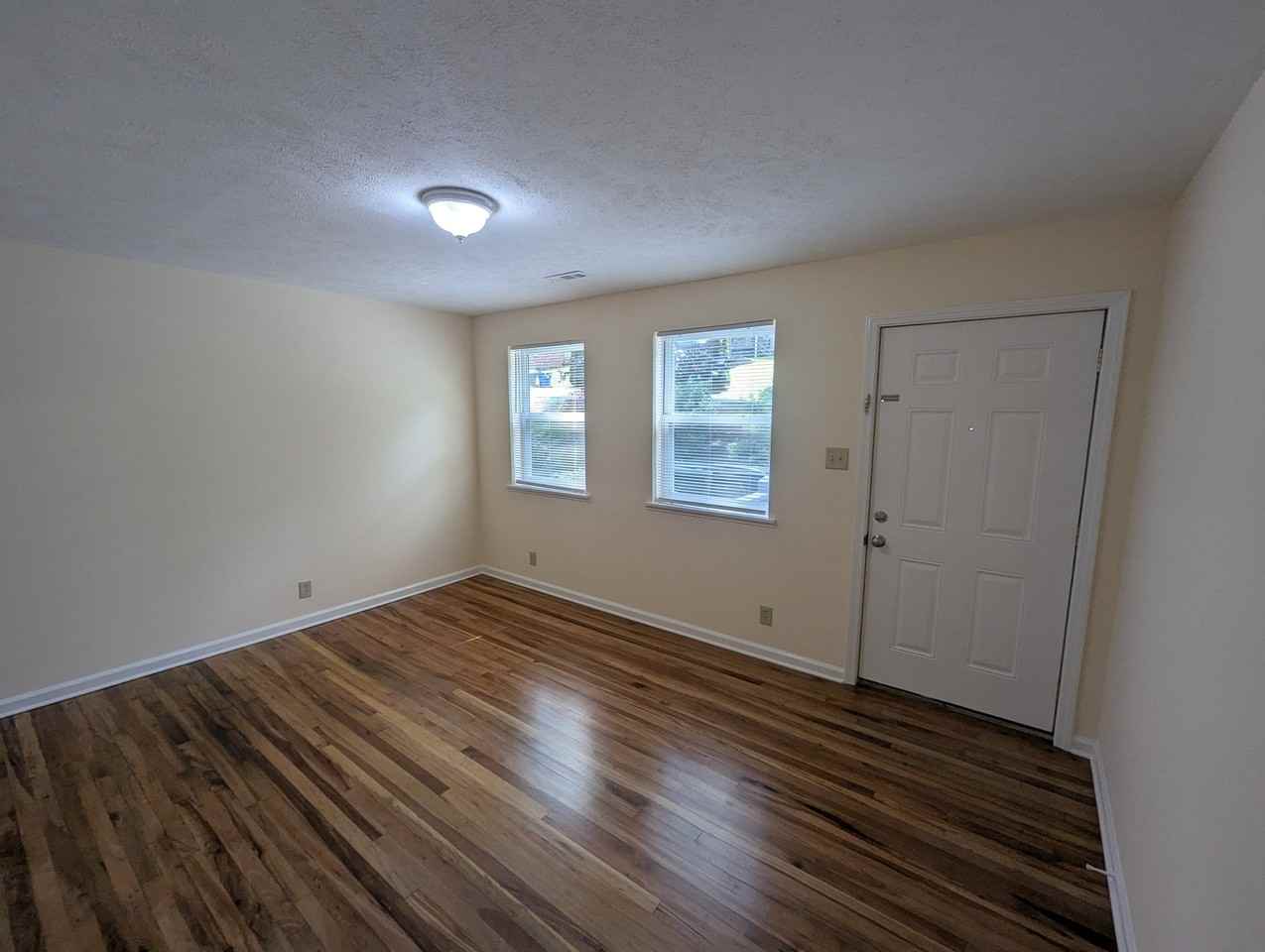 22B Iris St #B - Photo 3 of 19