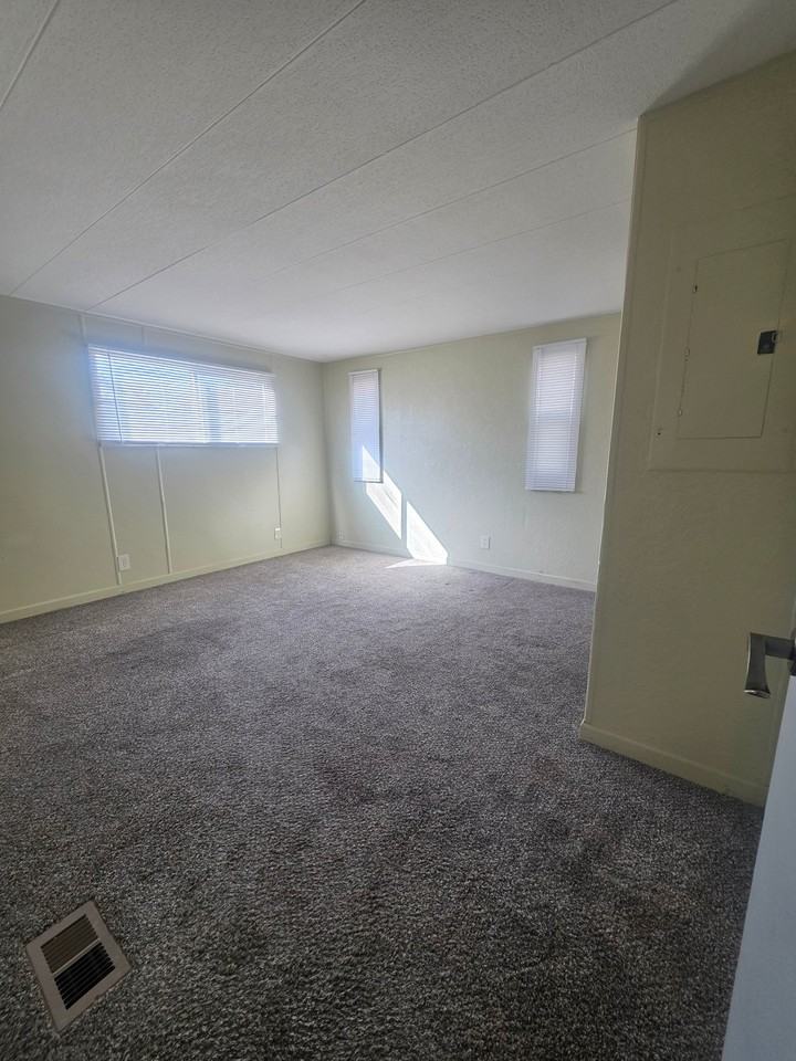 4001 E Denison Chattaroy Rd #8 - Photo 6 of 10