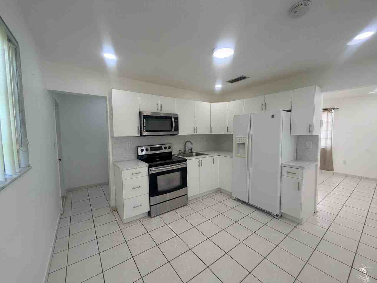 3821 Sw 89th Ct - Photo 3 of 10