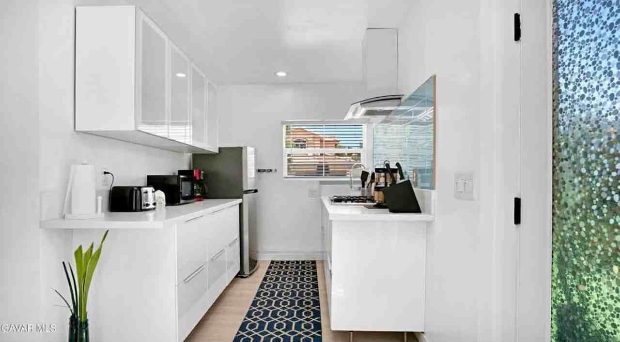 2608 Overland Ave - Photo 3 of 12
