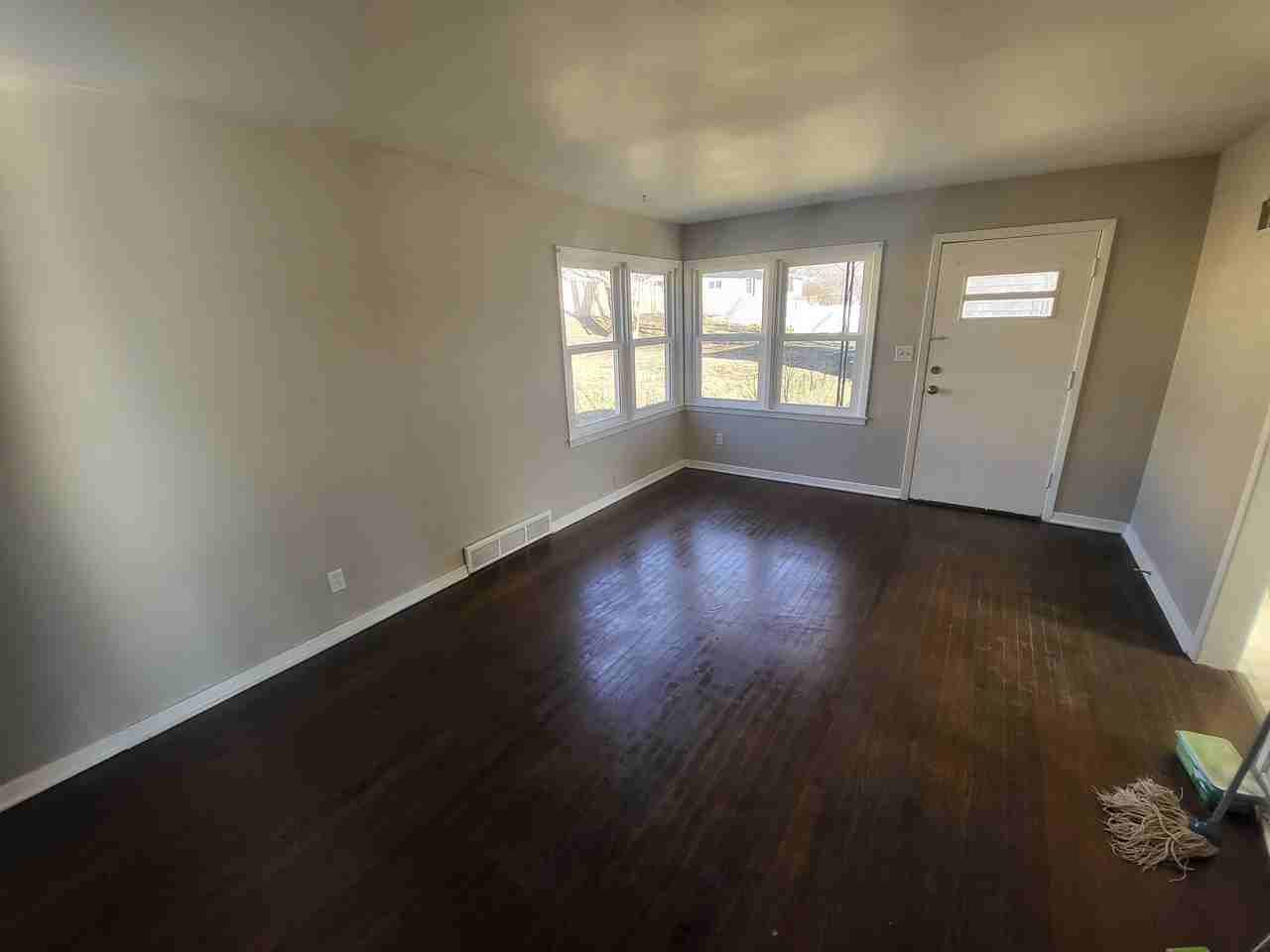 1418 W Waldo Ave - Photo 4 of 16