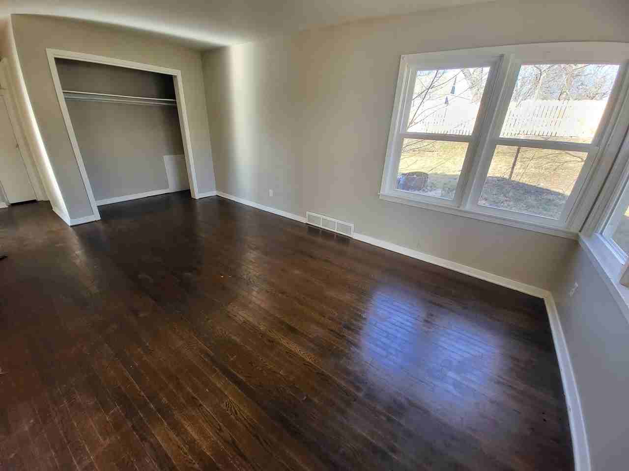 1418 W Waldo Ave - Photo 7 of 16
